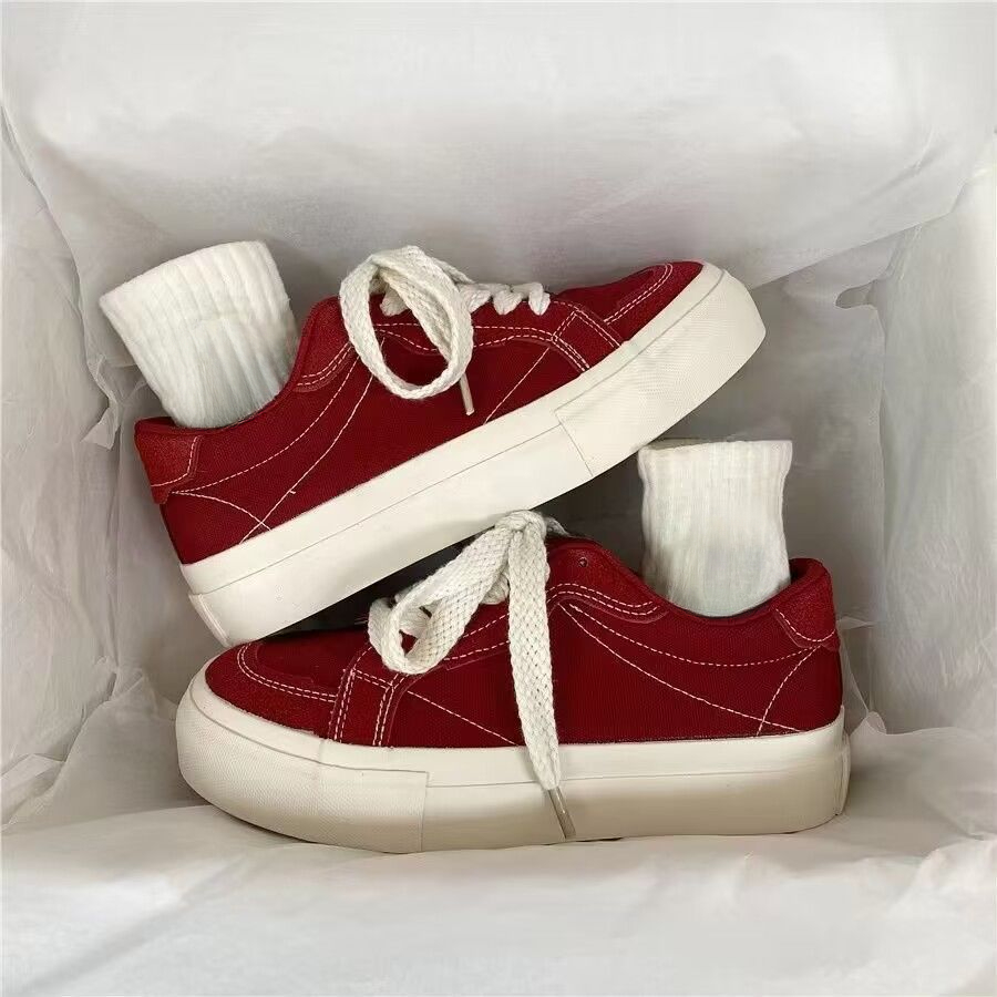 Women Bags Trend 2025 - Calzature da donna alte sulla piattaforma