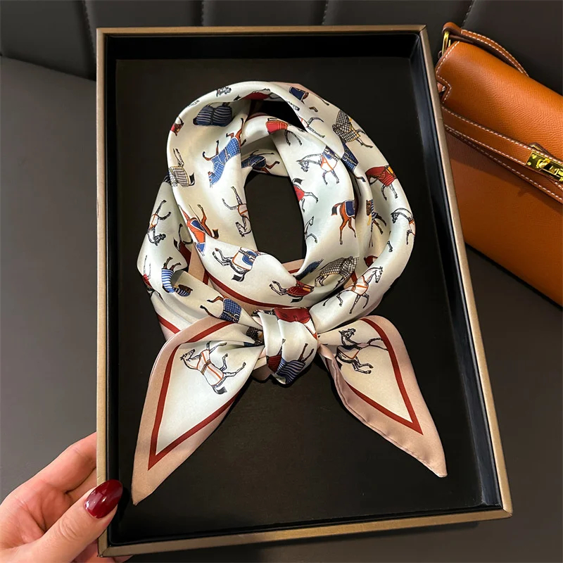 Nuova Sciarpa 2026 con Design  - Women Bags 2026 Trends recensione e prezzo