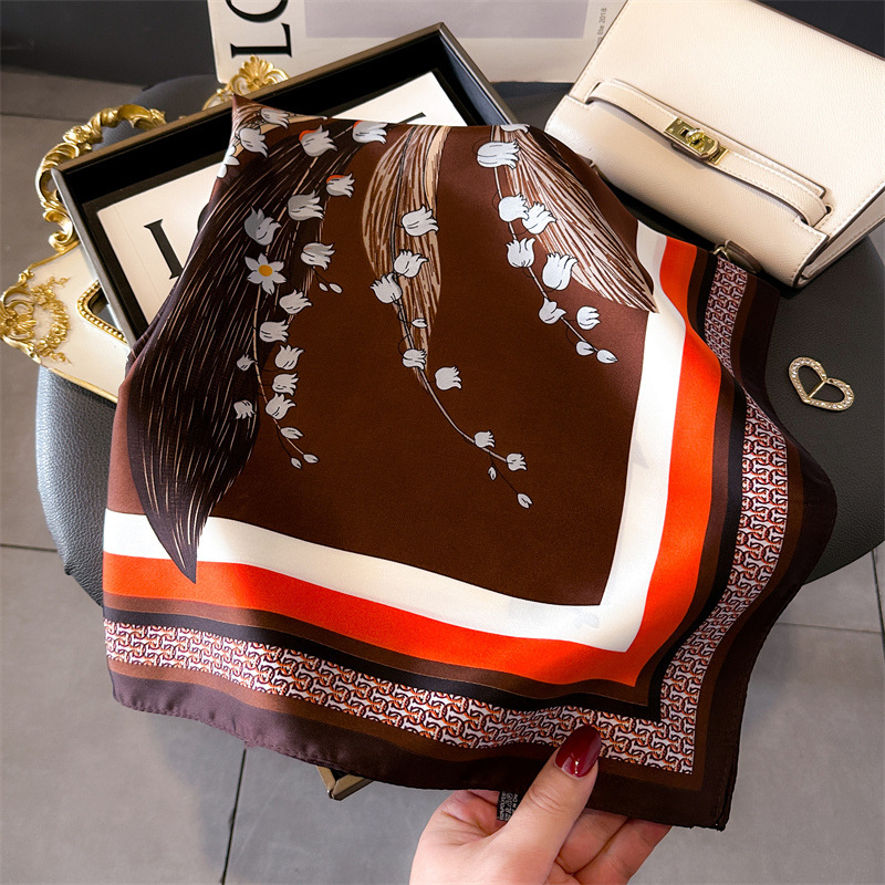2025 New Fashion 70X70cm Sciar - Women Bags Trend 2025 recensione e prezzo